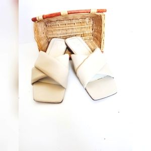 ZARA- Slip on sandals